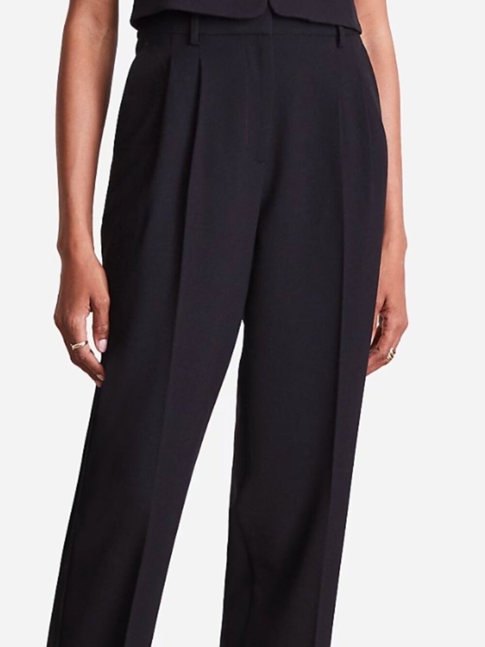 LOFT Versa Seasonless Pleated Tapered Pants in Black, size 6